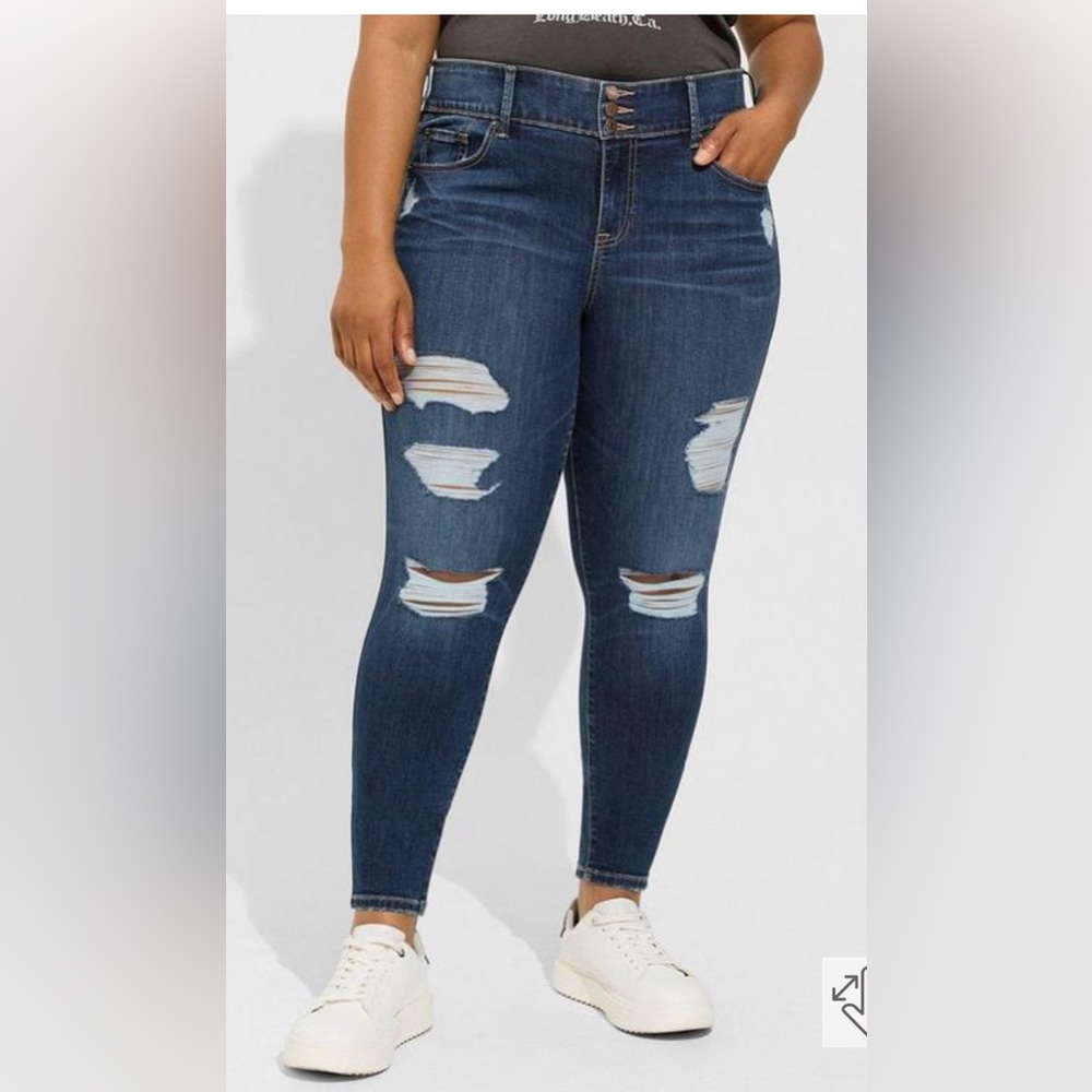 Torrid Women's High Rise Skinny Jeggings  Size 18 Short Blue Distressed 3-Button